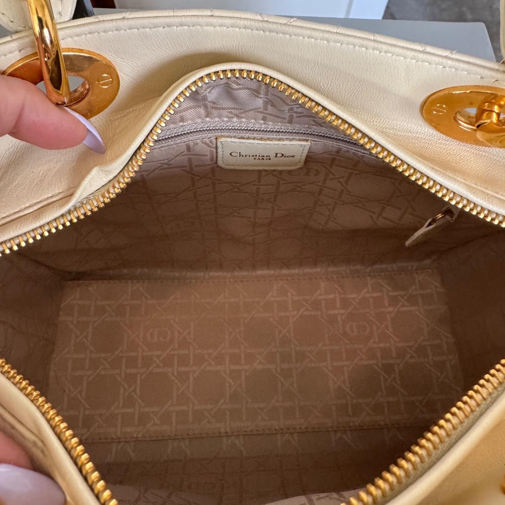 Christian Dior Medium Lady Dior - Cream Lambskin - Picture 8 of 11